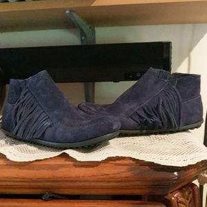 Brand new never worn Minnetonka moccasins